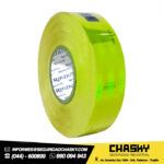 CINTA REFLECTIVA VERDE LIMÓN SELLADA CON LINEAS Y LOGO 5CM(2″) 45.7 MTS